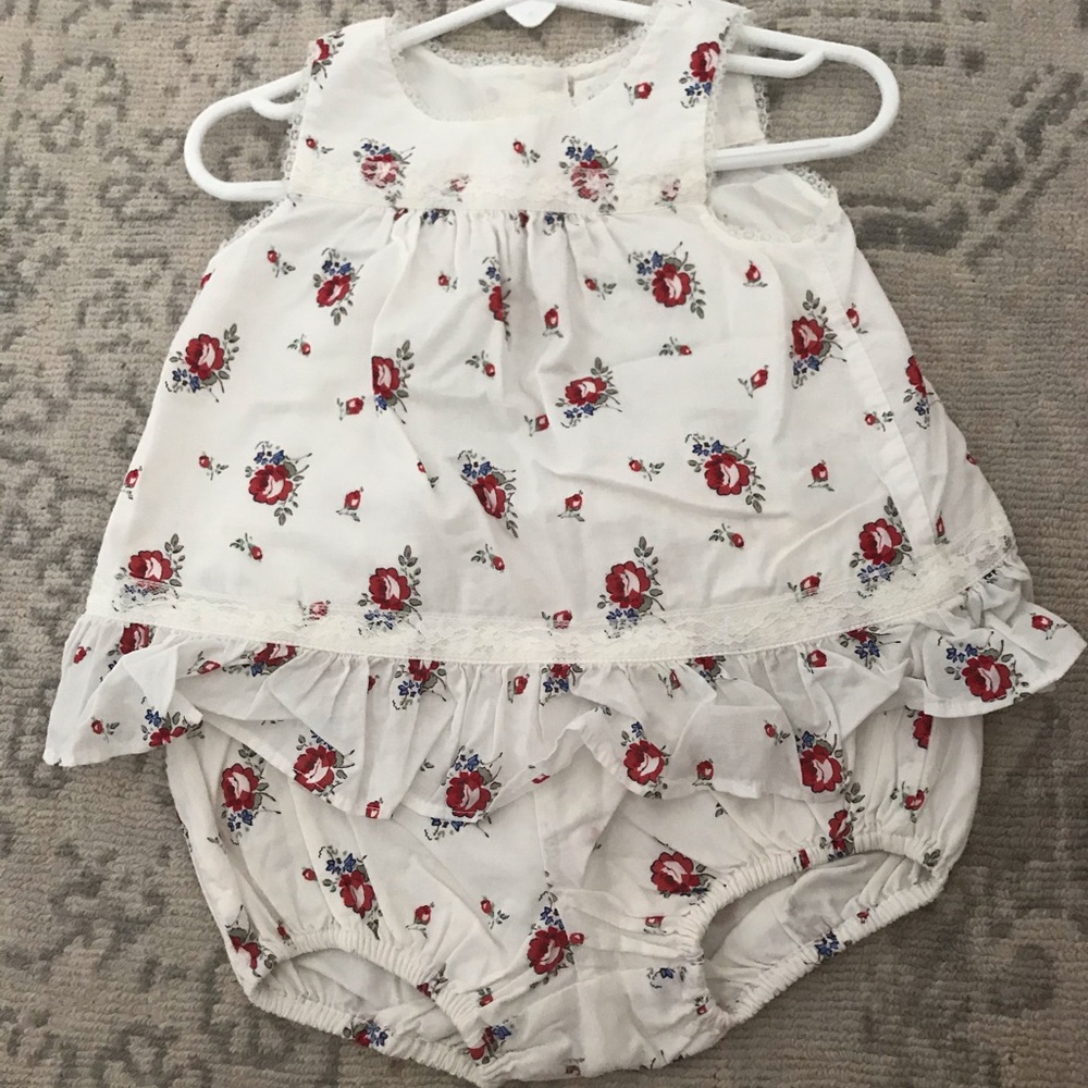 Baby gap top and bloomers set size 18-24